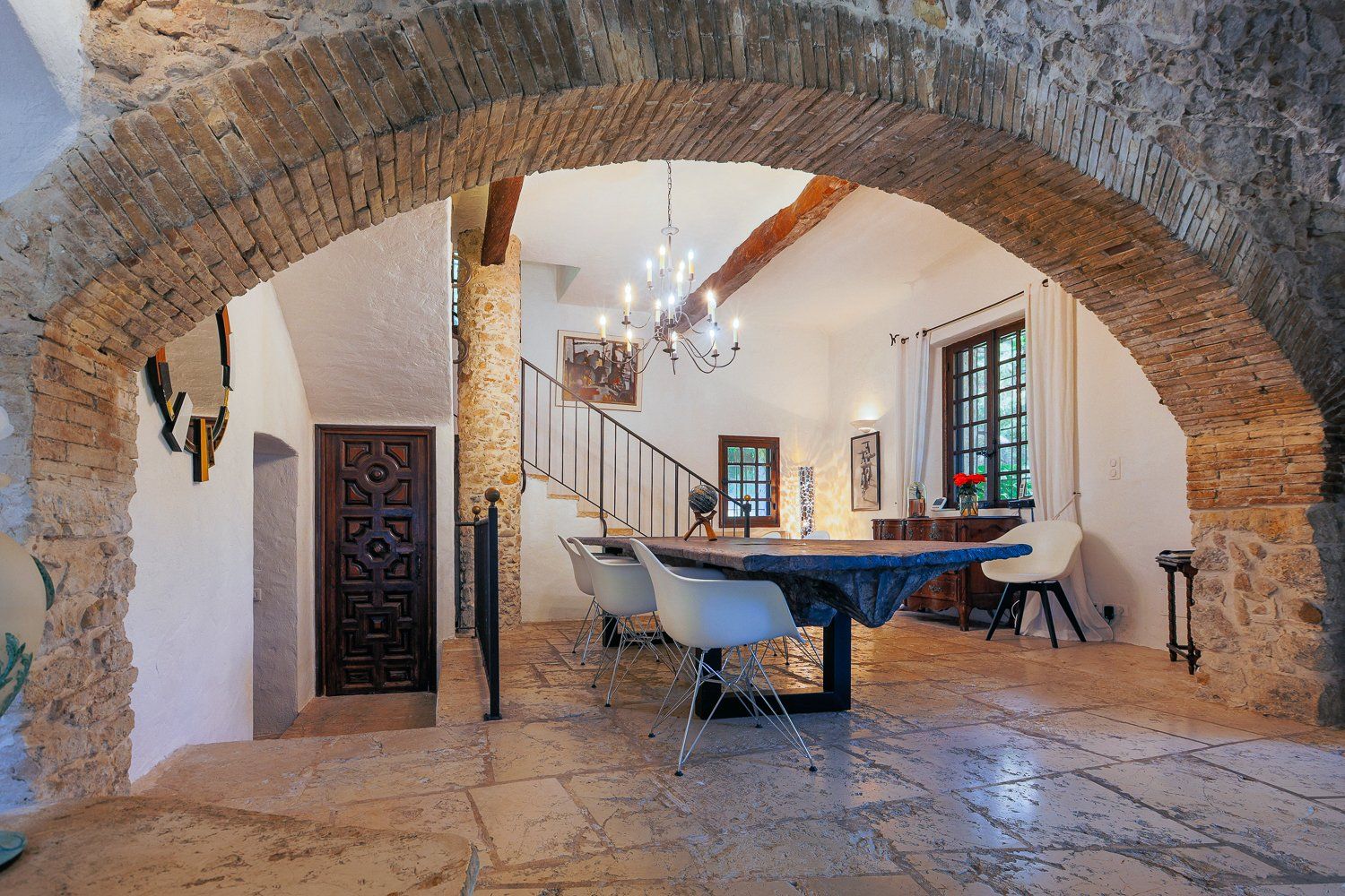 Historic mill of 400m2 located in Vence near medieval village