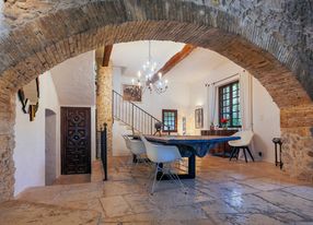 Historic mill of 400m2 located in Vence near medieval village