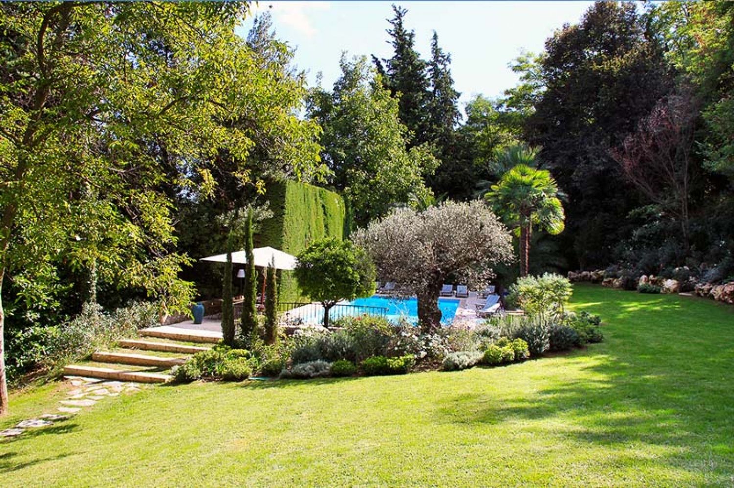 Historic mill of 400m2 located in Vence near medieval village