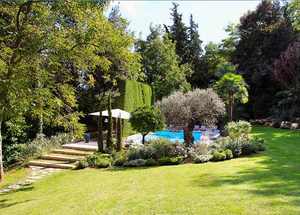 Historic mill of 400m2 located in Vence near medieval village