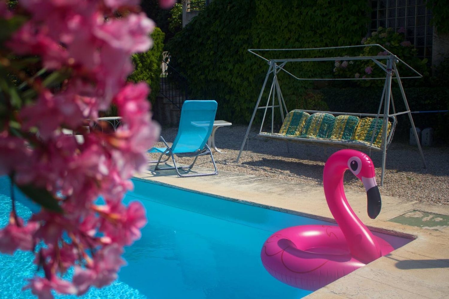 Grand extérieur avec piscine proche de Grasse