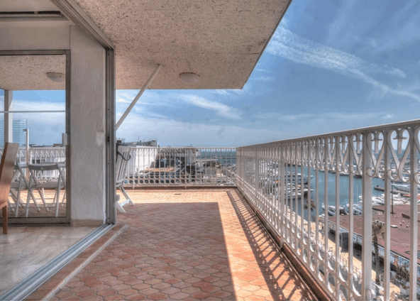 2 appartments on the same landing facing Palais des Festivals 