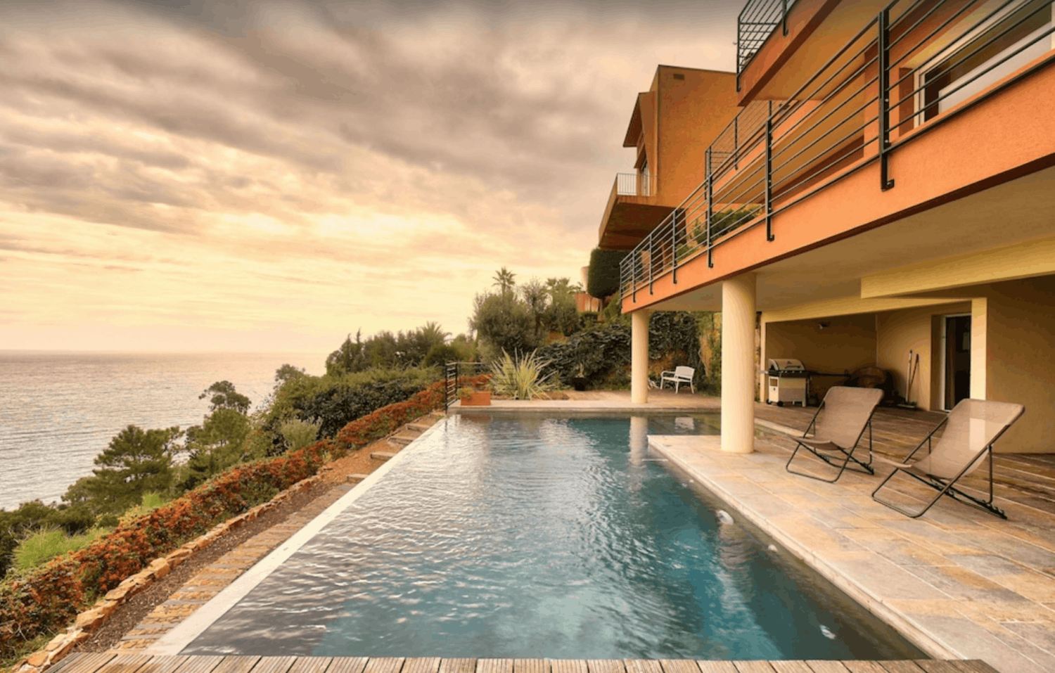 Exceptional heated pool villa, next to the Palais Bulle