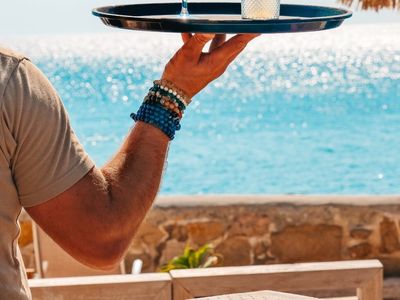 Terrasse 250m2 surplombant la Méditerranée