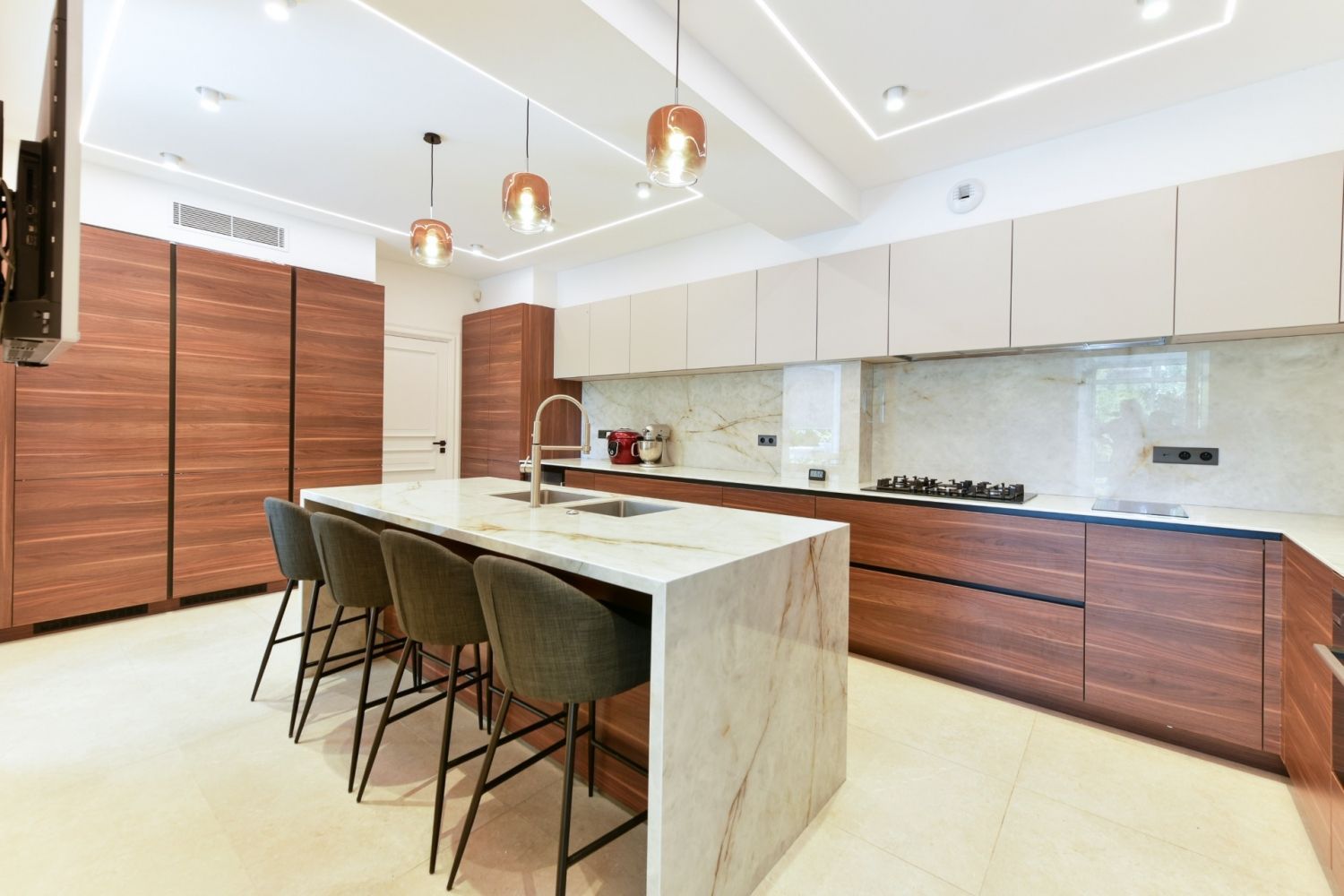Luxury Cannes Villa with Pool Near the Croisette for Events & Stays