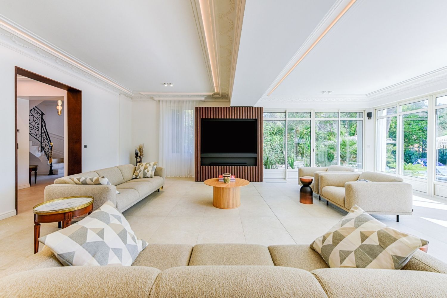 Luxury Cannes Villa with Pool Near the Croisette for Events & Stays
