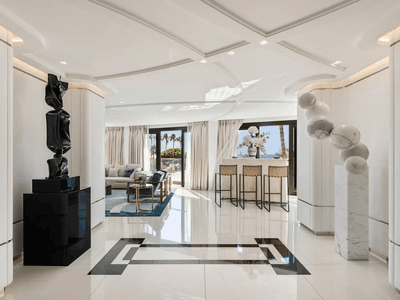 Elegant Sea-View Suite on the Croisette for Boutique Events in Cannes