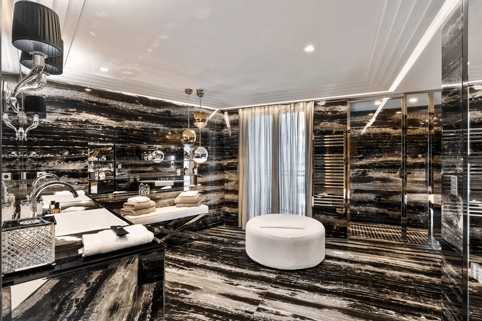 Luxury 4 bedrooms Suite