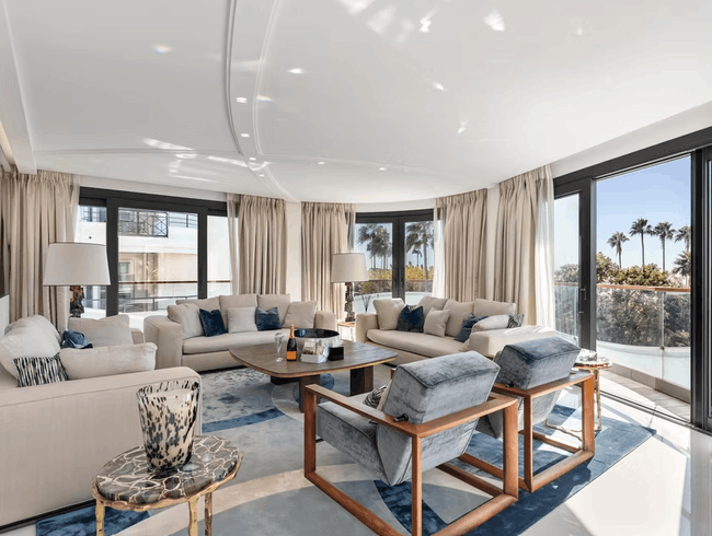 Elegant Sea-View Suite on the Croisette for Boutique Events in Cannes
