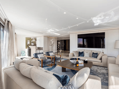 Elegant Sea-View Suite on the Croisette for Boutique Events in Cannes