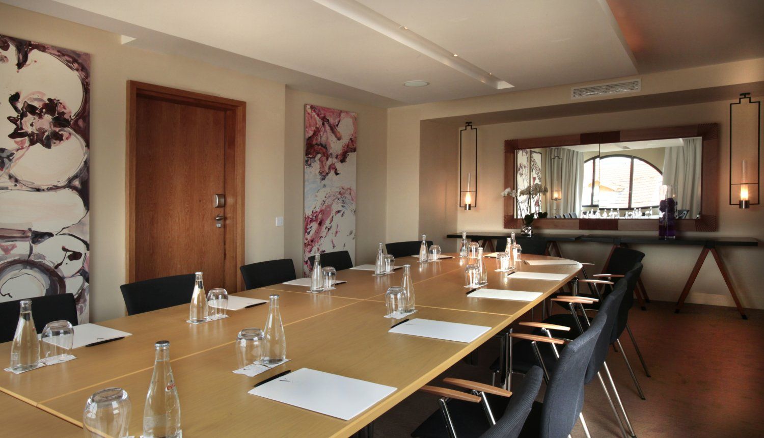 Meeting room with private terrace in the heart of Cannes