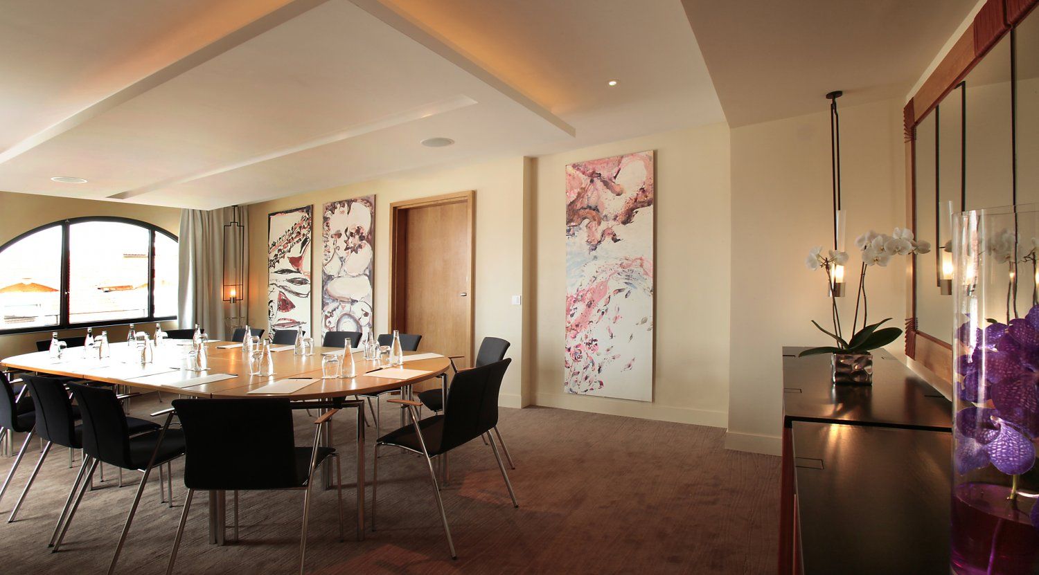 Meeting room with private terrace in the heart of Cannes