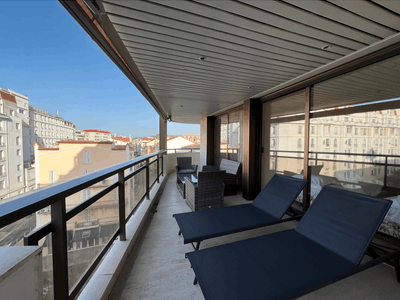 Sea-View Apartment in Gray d'Albion Cannes for Boutique Events