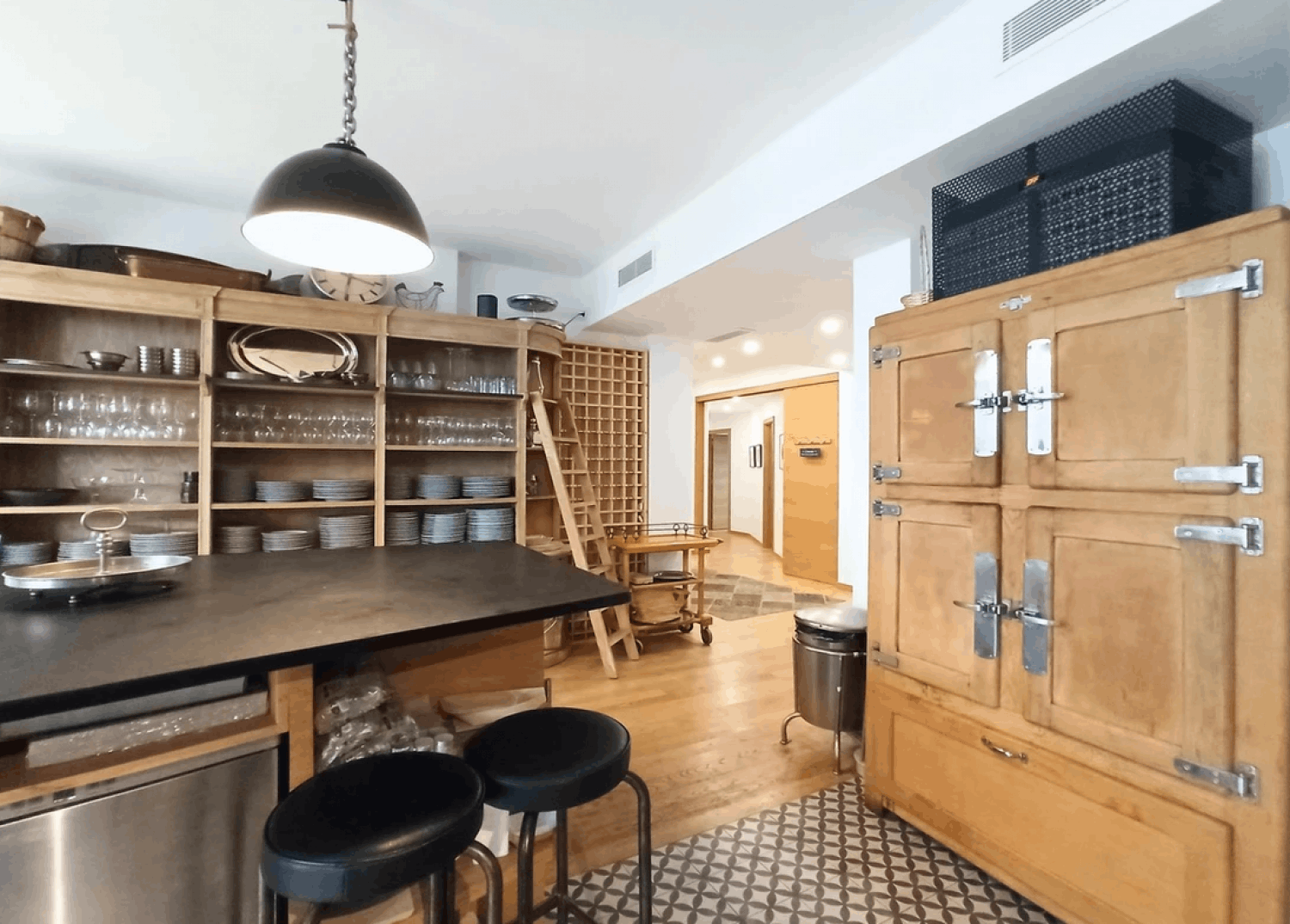 Modern 5-Bedroom Apartment in Cannes – Events up to 50 Guests