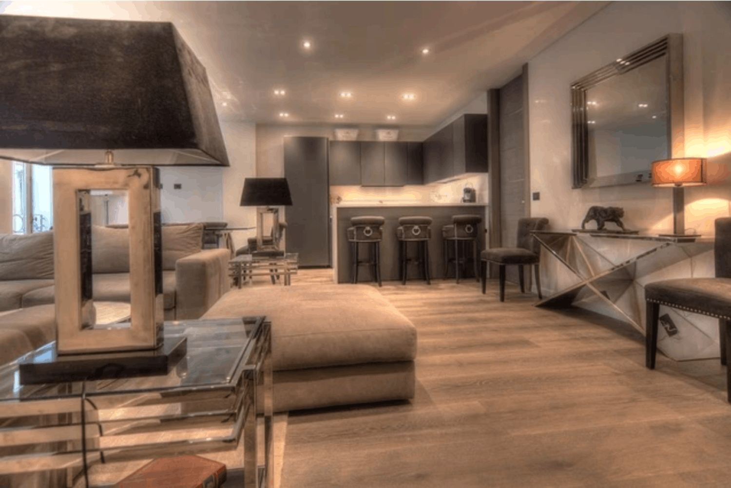 Modern 4-Bedroom Suite in Cannes – Events up to 30 Guests