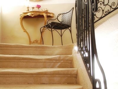 Provençal estate, large garden, vineyards, olive trees