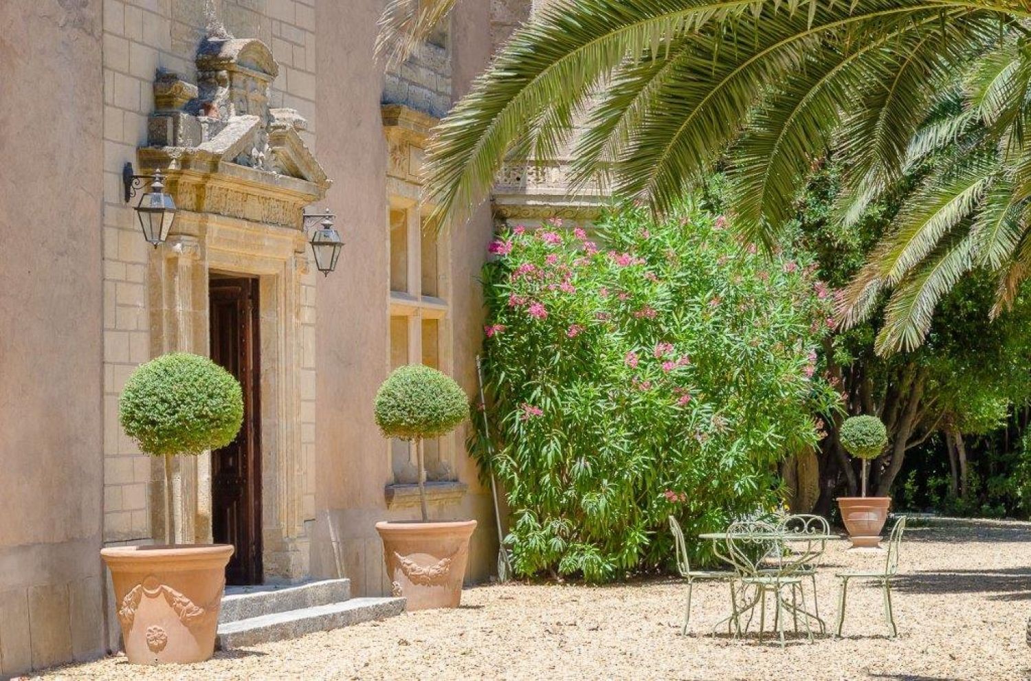 Old  castle with a contemporain decor