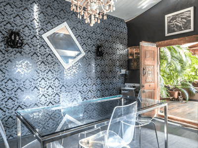 Péniche exotique près de Paris