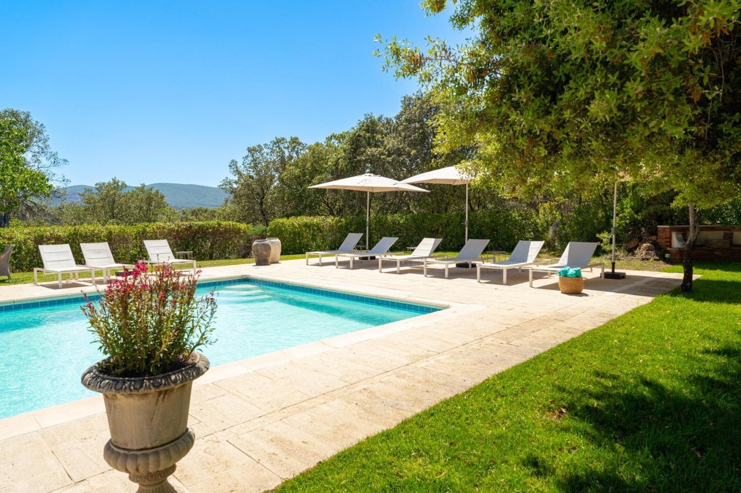 Spacious villa with amazing views and a swimming pool