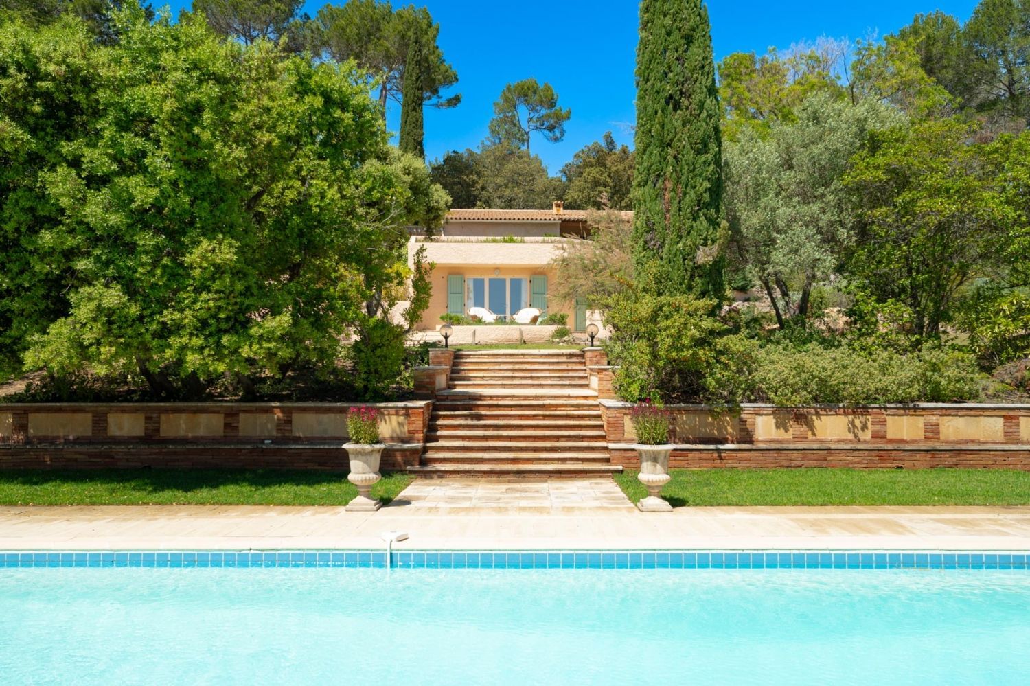 Spacious villa with amazing views and a swimming pool