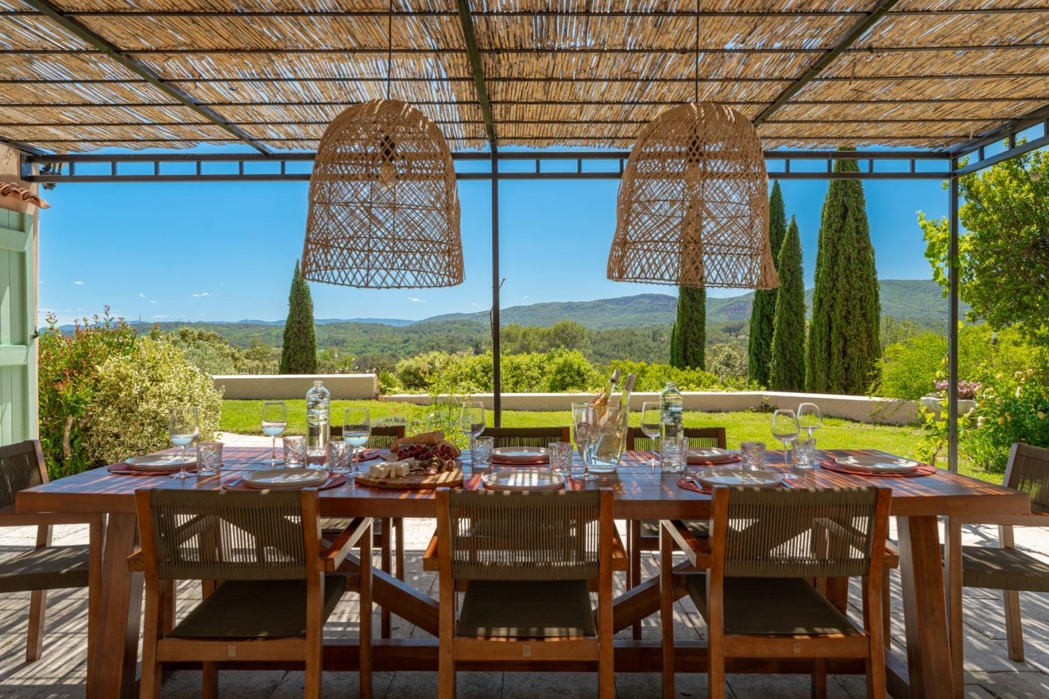 Spacious villa with amazing views and a swimming pool