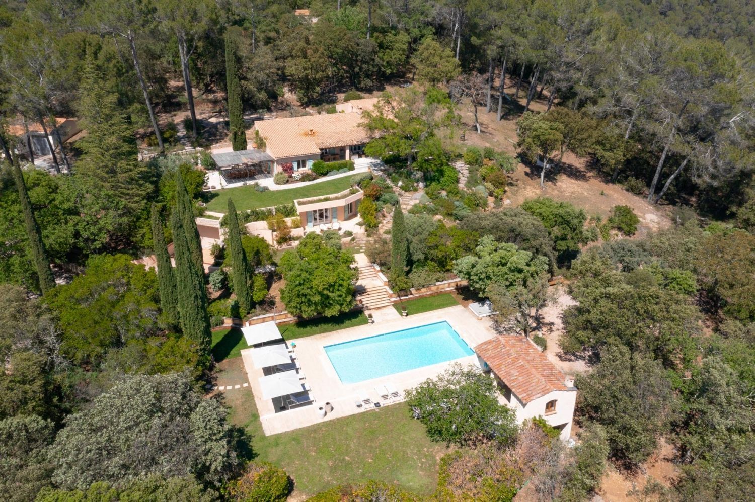 Spacious villa with amazing views and a swimming pool