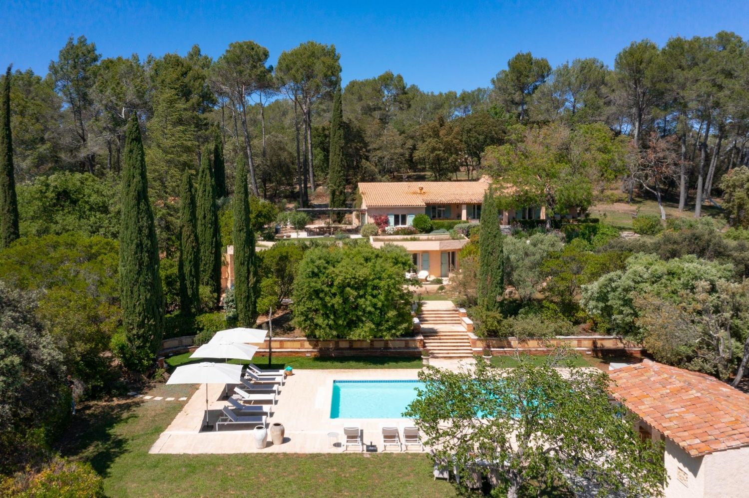 Spacious villa with amazing views and a swimming pool