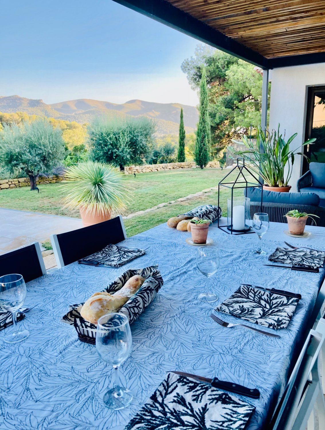 Villa Les Camoins : Élégant Jardin avec Piscine à Marseille