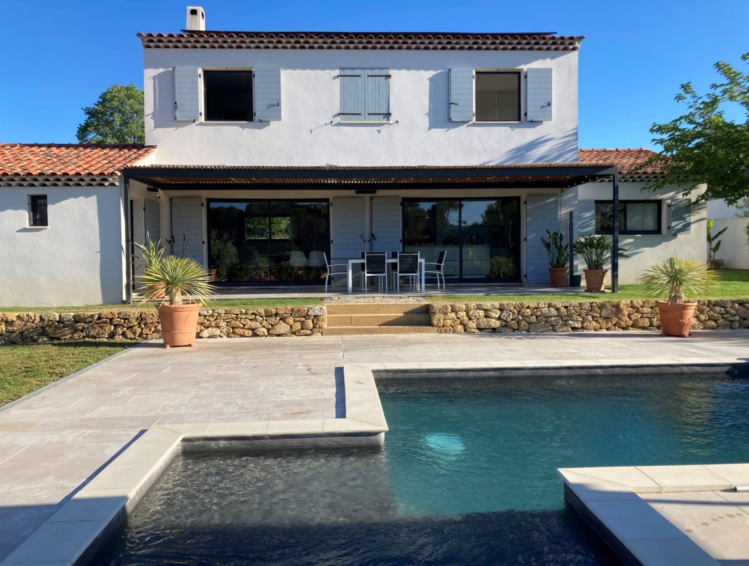 Villa Les Camoins : Élégant Jardin avec Piscine à Marseille