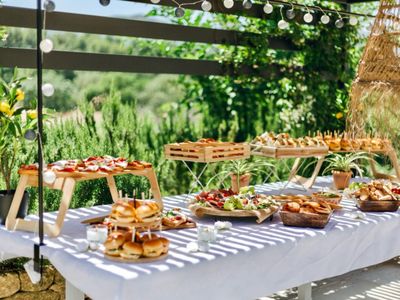 Villa Les Camoins: Elegant Garden Venue with Pool in Marseille