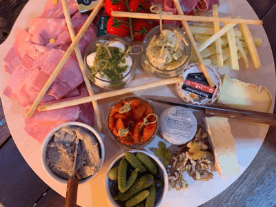 Warm and friendly wine bar