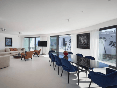 Luxury Apartment Facing Palais Cannes – Terrace, Events up to 80 Guests

