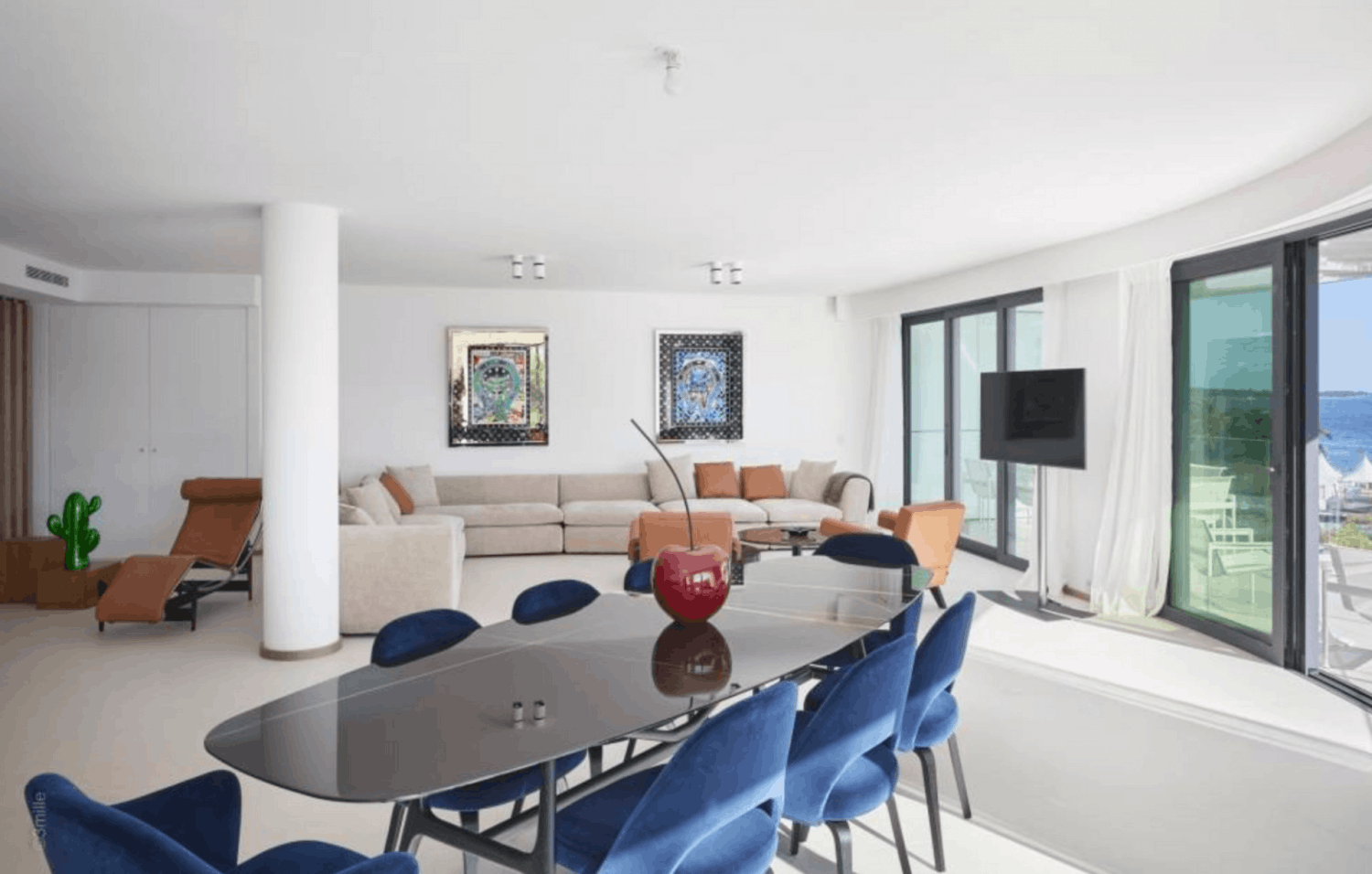 Luxury Apartment Facing Palais Cannes – Terrace, Events up to 80 Guests

