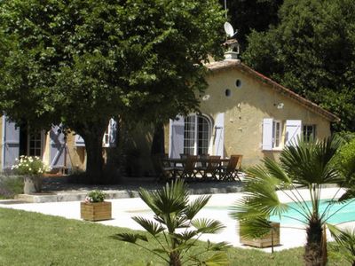 Pretty Provençal farmhouse with swimming pool and pool house