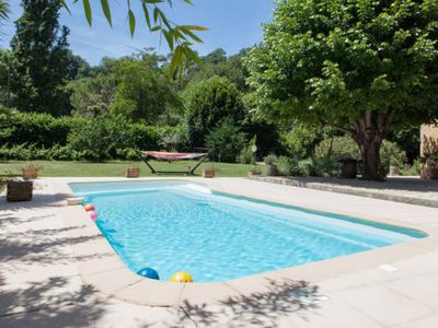 Pretty Provençal farmhouse with swimming pool and pool house