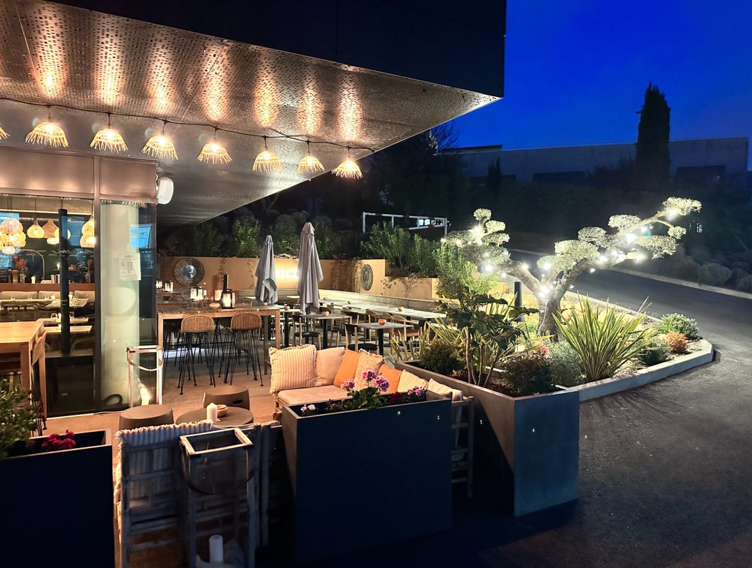 Festive restaurant