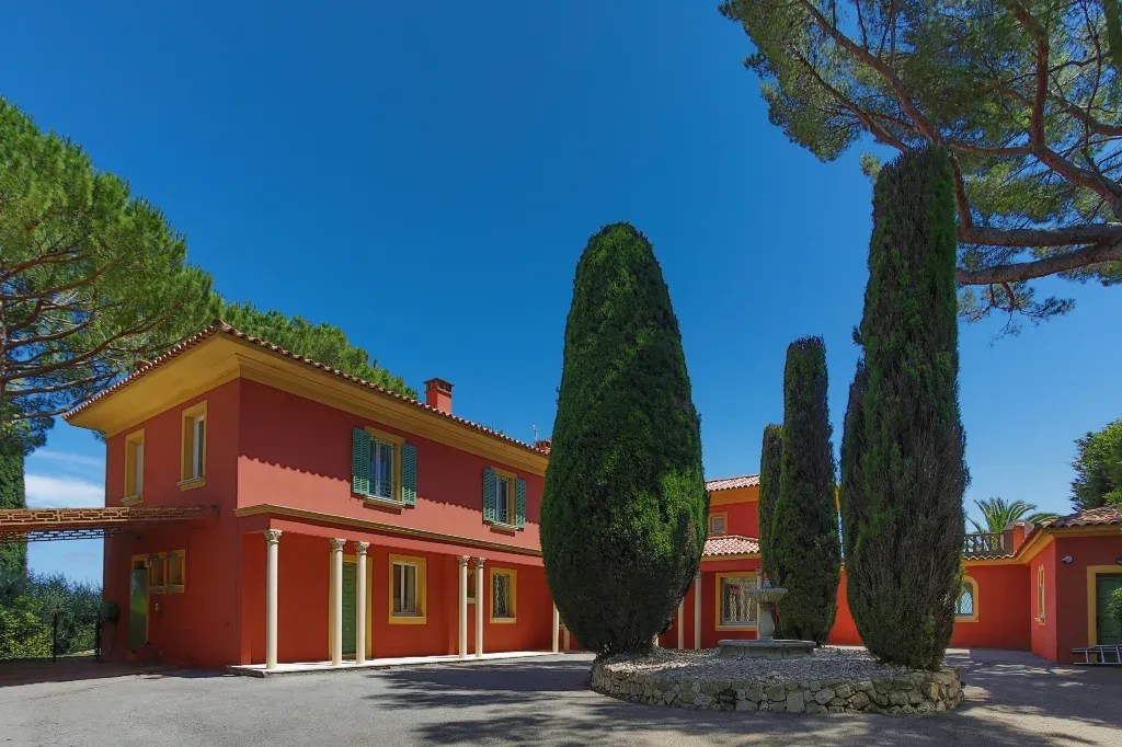 Luxury Palladian Villa with Panoramic Views in Mougins