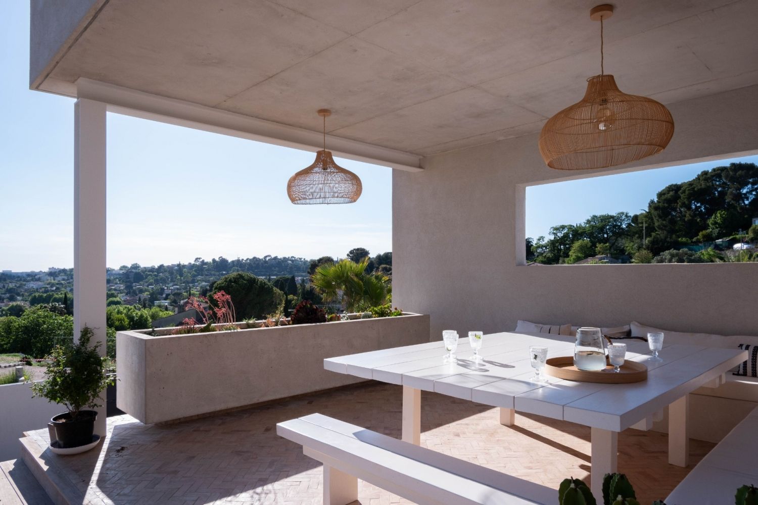 Modern villa overlooking Marseille