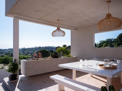 Modern villa overlooking Marseille