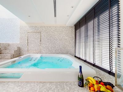 Cannes Duplex with Indoor Pool & Jacuzzi – Events up to 80 Guests
