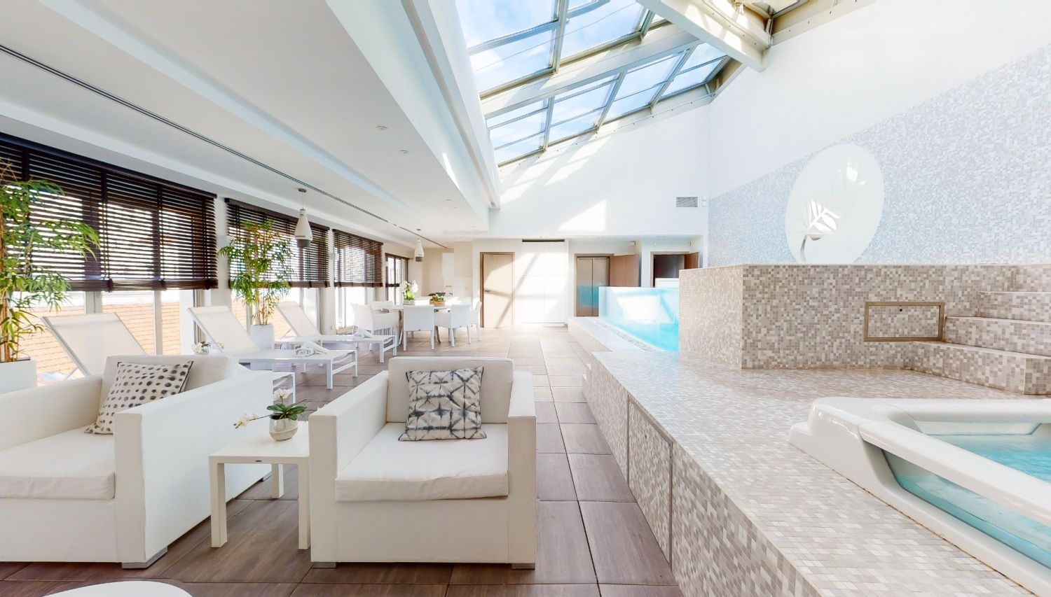 Private Cannes Mansion with Poolhouse – Events up to 80 Guests