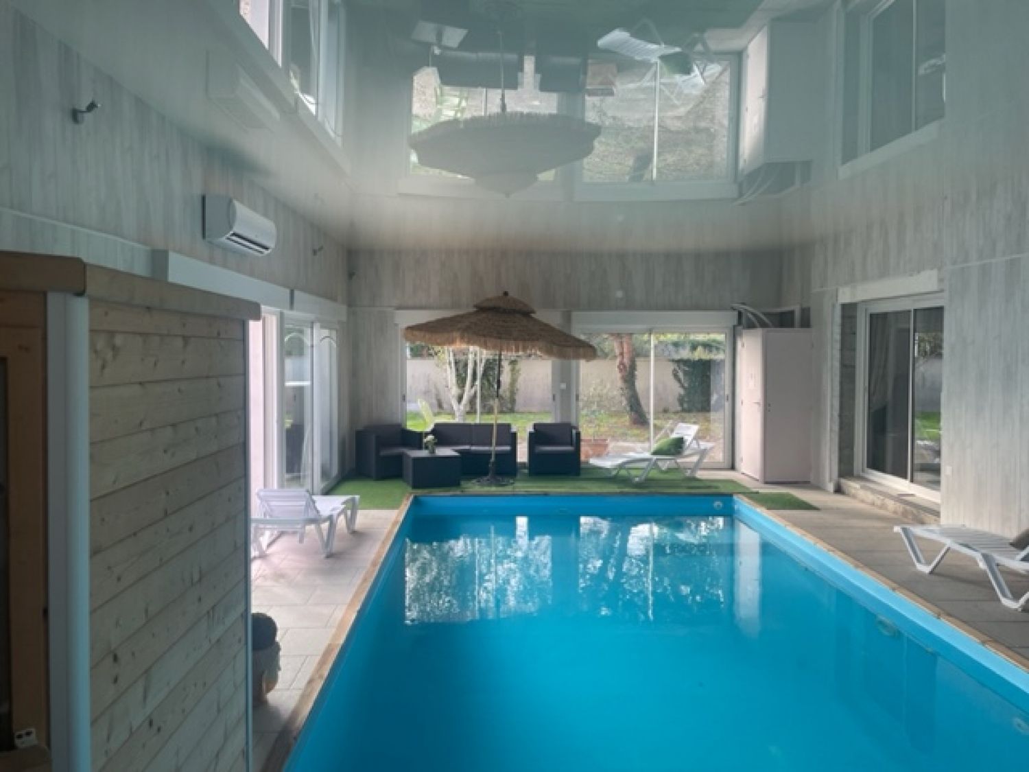 Villa privative avec piscine intérieure et spa
