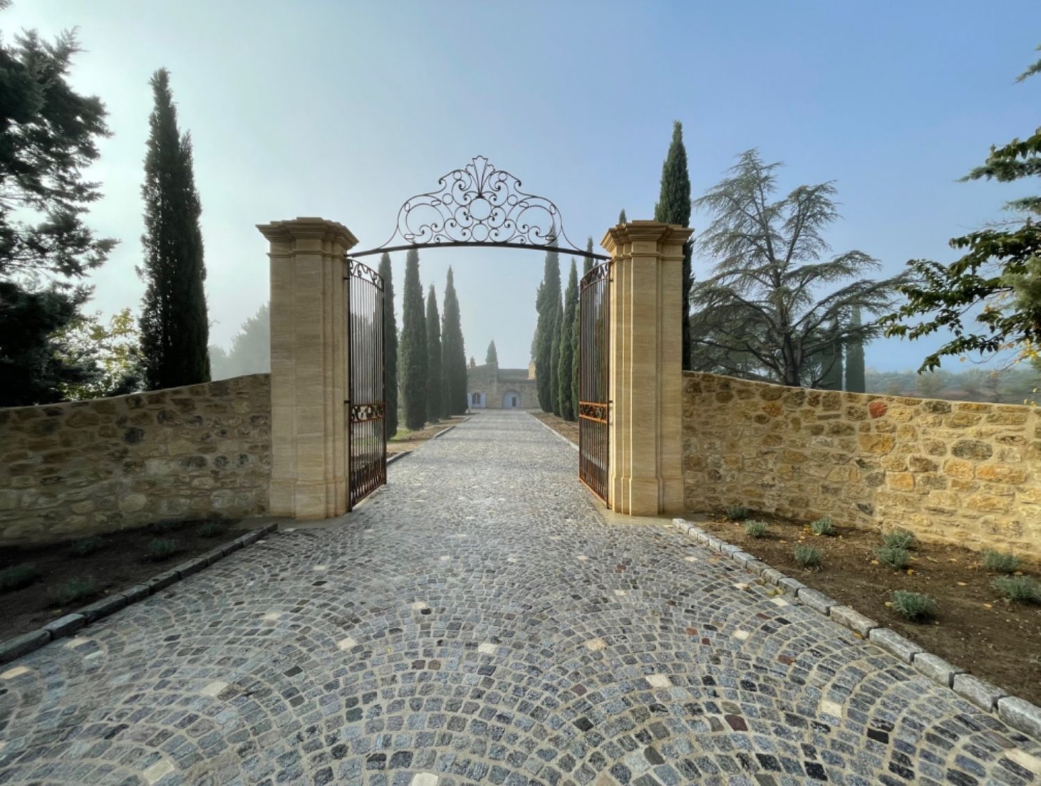 Château en pierre 12ème Siècle