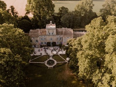 Romantic 15th century castle 45 minutes from Avignon