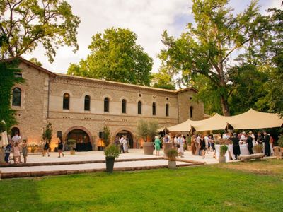 Romantic 15th century castle 45 minutes from Avignon