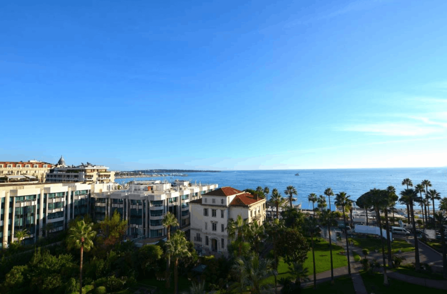 Luxury Cannes Apartment with Terrace – Near Palais, Events up to 60