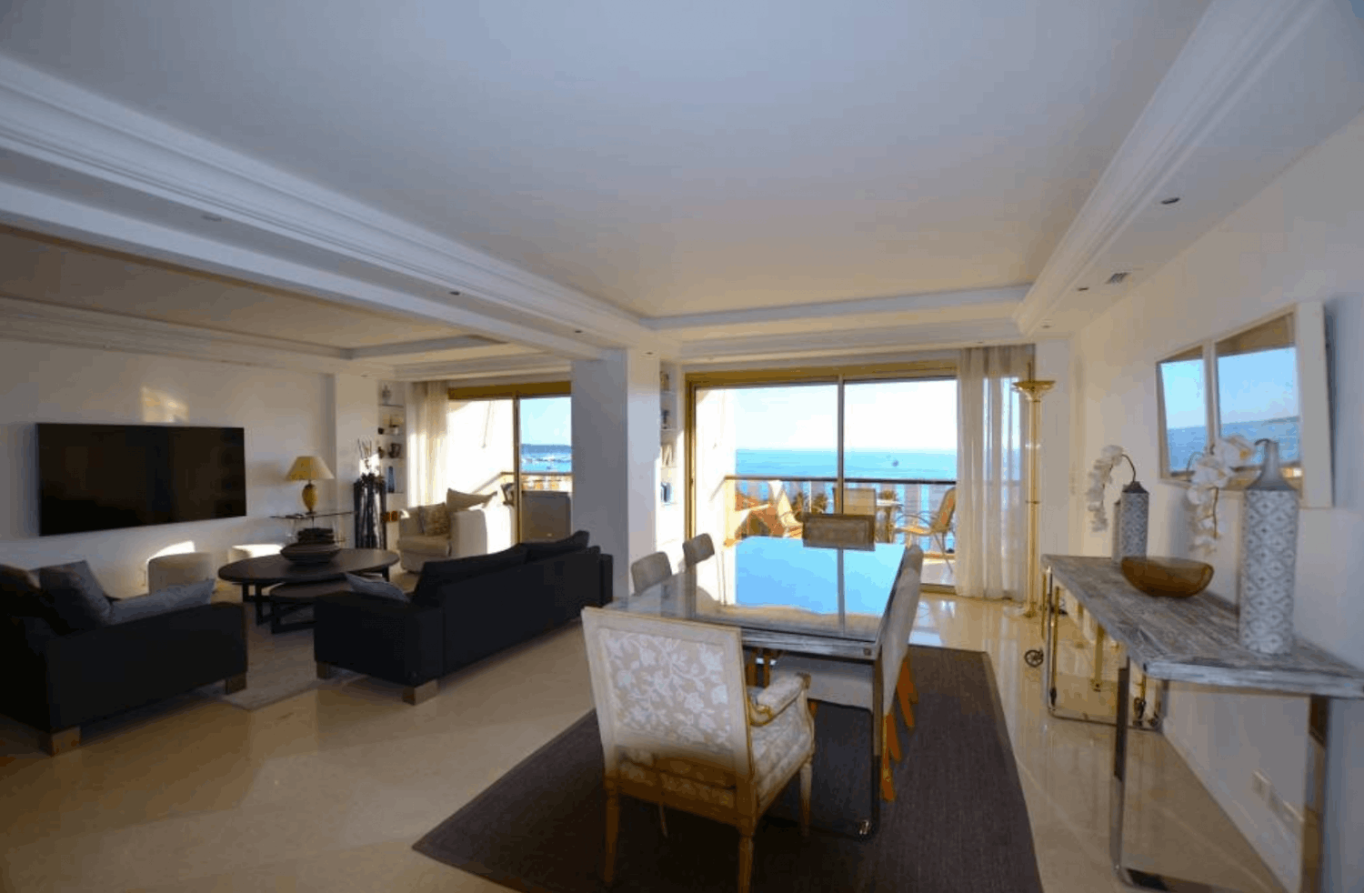 Luxury Cannes Apartment with Terrace – Near Palais, Events up to 60