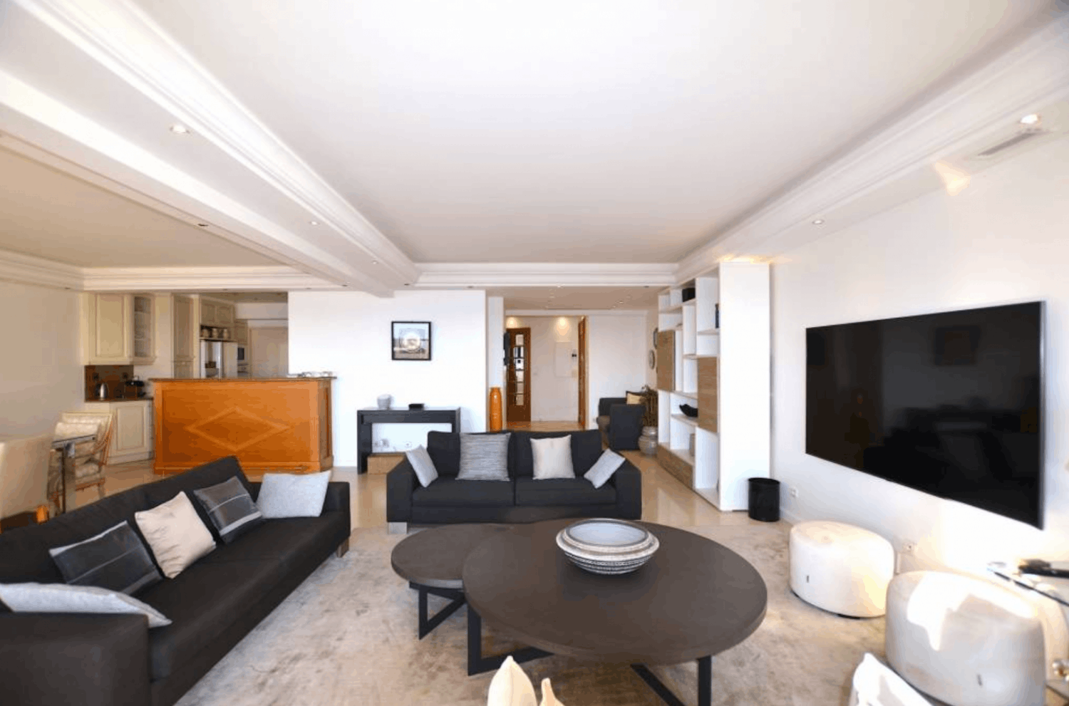 Luxury Cannes Apartment with Terrace – Near Palais, Events up to 60