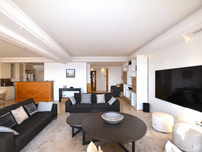 Luxury Cannes Apartment with Terrace – Near Palais, Events up to 60
