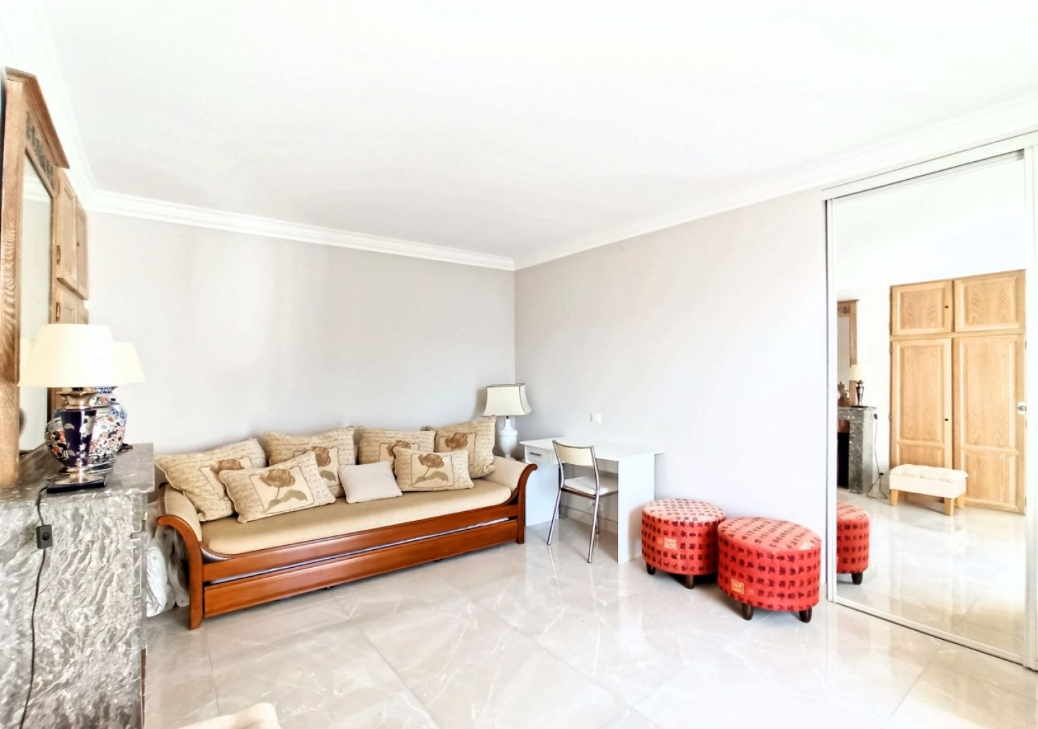 Penthouse 3 bedrooms with terrace front of the Palais 